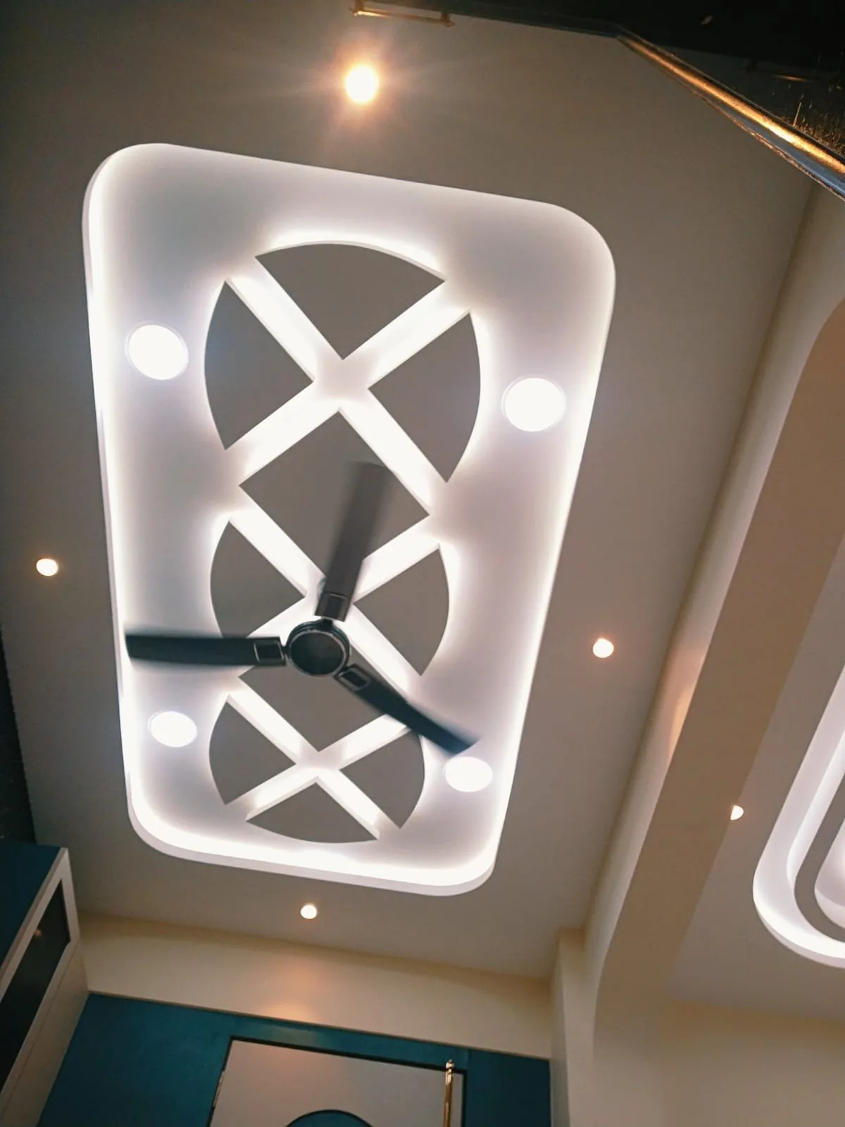 Geometric Lattice Ceiling